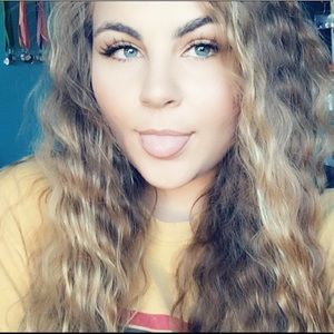 Meet your Posher, Alyssa